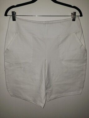 Women with Control White Pull-On Bermuda Shorts with Patch Pockets